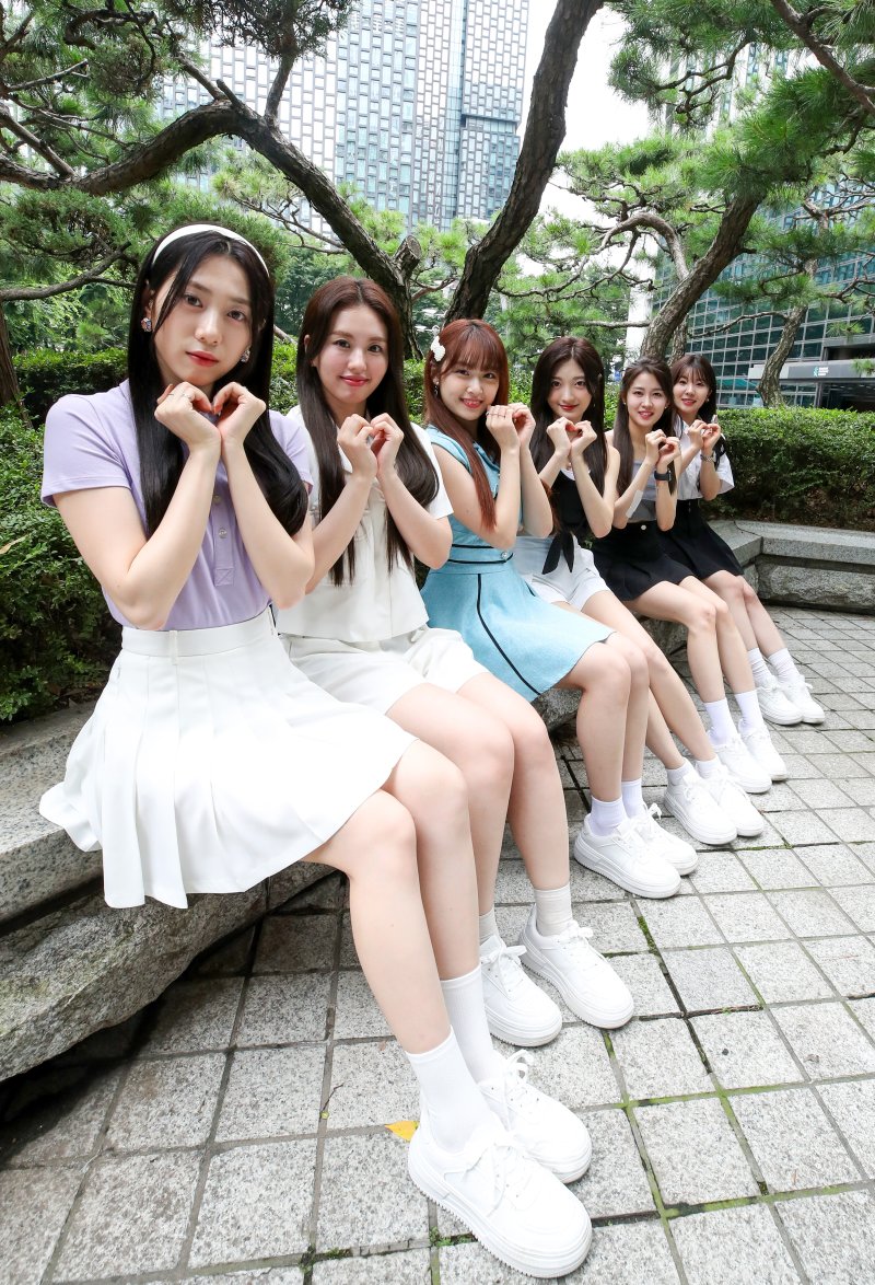 걸그룹 아일리원/(왼쪽부터) 엘바, 하나, 리리카, 로나, 아라, 나유 ⓒ News1 김성진 기자