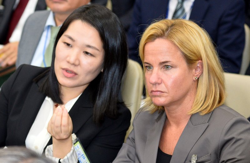 【서울=뉴시스】박동욱 기자 = 지난 2013년 벤츠코리아 대표였던 브리타 제거 메르세데스-벤츠 승용 부문 마케팅세일즈 총괄이 서울 여의도 국회에서 열린 정무위원회 국정감사에서 증인으로 출석했을 당시의 모습. 2013.10.15. fufus@newsis.com