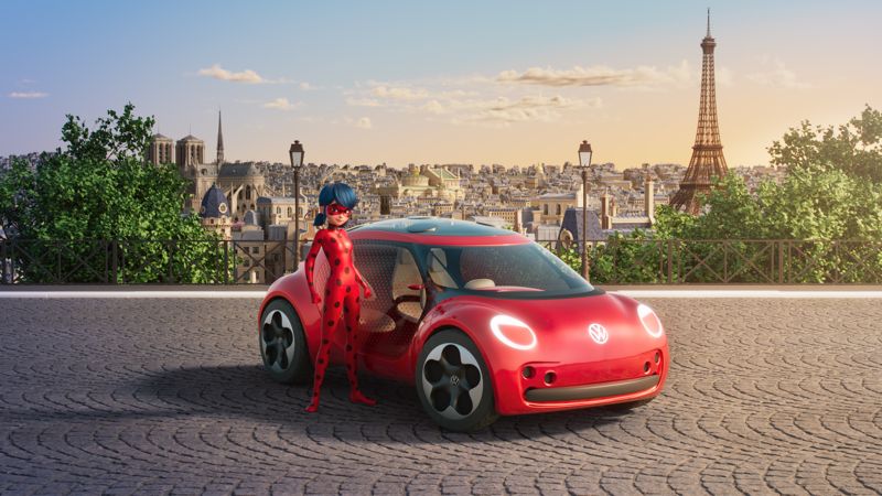 28일부터 넷플릭스를 통해 공개되는 프랑스의 슈퍼 히어로물 '미라큘러스: 레이디버그와 블랙캣, 더 무비'. 주인공이 폭스바겐 차량 앞에 서 있다. 폭스바겐코리아 제공