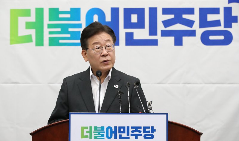 (서울=뉴스1) 임세영 기자 = 이재명 더불어민주당 대표가 27일 오전 서울 여의도 국회에서 열린 정책의원총회에서 모두발언을 하고 있다. 2023.7.27/뉴스1 /사진=뉴스1화상