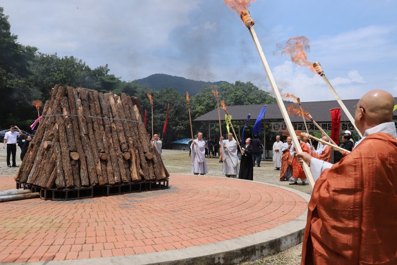 지난 23일 입적한 경북 예천 용문사 주지 청안 스님(대종사)의 다비식이 27일 김천 직지사에서 거행되고 있다. (독자 제공) 2023.7.27/뉴스1 ⓒ News1 공정식 기자
