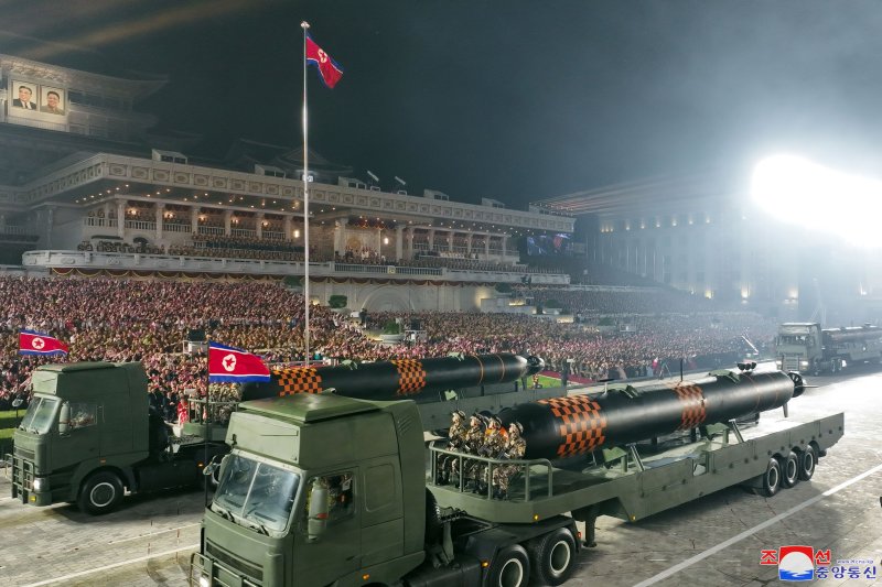 북한이 '전승절'(6ㆍ25전쟁 정전협정기념일) 70주년인 지난 2023년 7월 27일 저녁 평양 김일성광장에서 열병식을 개최했다고 조선중앙통신이 28일 보도했다. 사진은 북한이 핵어뢰라고 주장하는 '해일'로 추정된다. 사진=조선중앙통신 캡처
