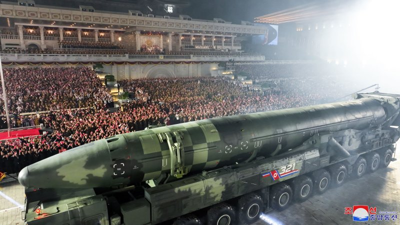 北열병식서 "이제 북핵을 대놓고 두둔하는 중국, 러시아"