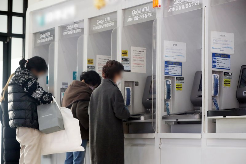 "금리 안 올리겠지" 변동형 대출금리 수요↑, 고정금리 비중 줄었다