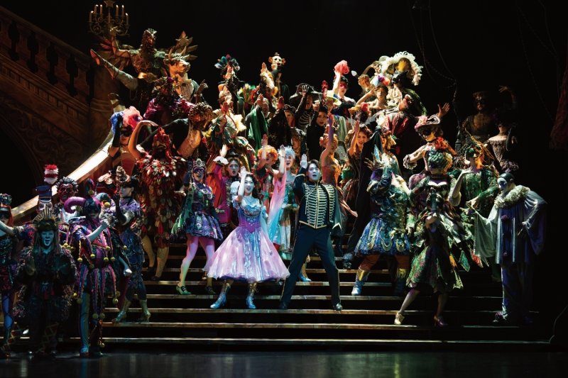 뮤지컬 '오페라의 유령' 중 가면무도회. (에스앤코 제공)