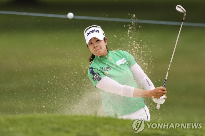 김아림이 30일(한국시간) 프랑스 에비앙 리조트 골프클럽에서 열린 미국여자프로골프(LPGA)투어 메이저 대회 에비앙 챔피언십 3라운드에서 공동 7위로 올라섰다. 사진=연합뉴스