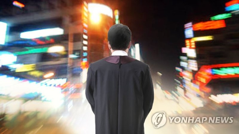 ‘성매수’ 현직 판사, 10건의 성매매 판결에선 "사회적 해악..엄벌해야" 질책