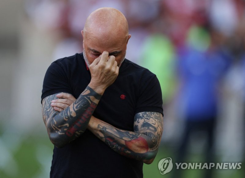 삼파올리 감독 Soccer Football - Brasileiro Championship - Flamengo v America Mineiro - Estadio Maracana, Rio de Janeiro, Brazil - July 22, 2023 Flamengo coach Jorge Sampaoli reacts REUTERS/Sergio Moraes