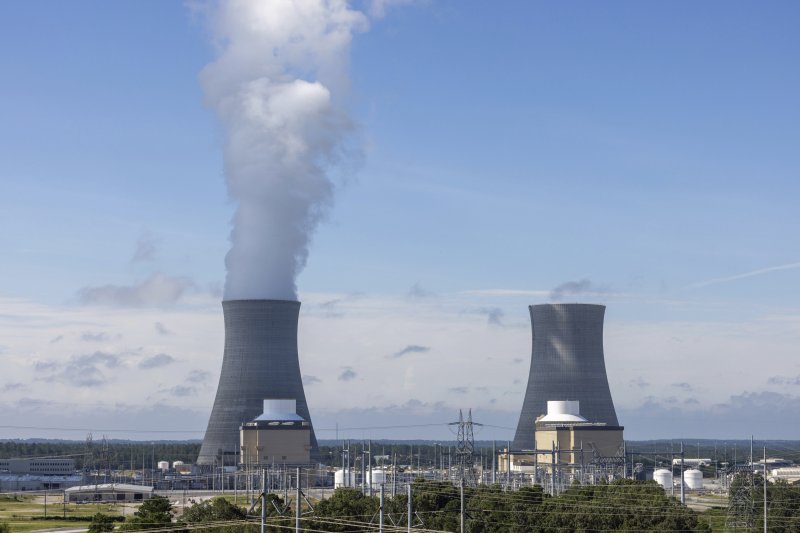 지난 7월 31일 미국 조지아주 버크 카운티에서 촬영된 사진 속에 미국의 신축 원자로인 보글 3호(왼쪽)와 4호, 각 원자로의 냉각탑이 서 있다.AP연합뉴스