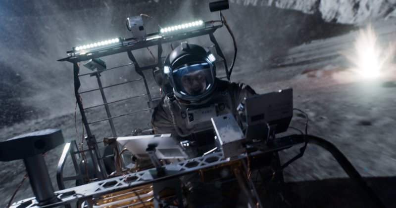 영화 '더 문'에서 유성우를 피해 달리는 월면차 (CJ ENM 제공) 2023.08.01 /뉴스1