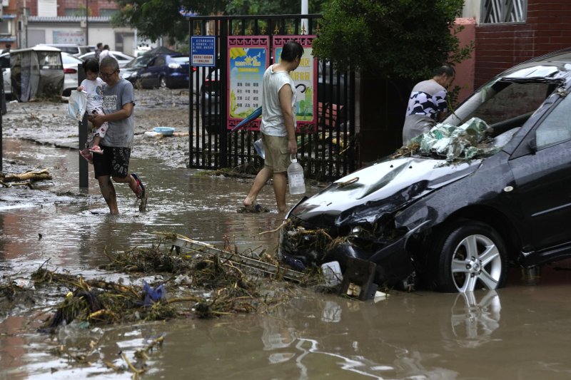 1일(현지시간) 중국 베이징 먼터우거우구에서 홍수로 인해 파손돼 있다. 사진=AP 뉴시스