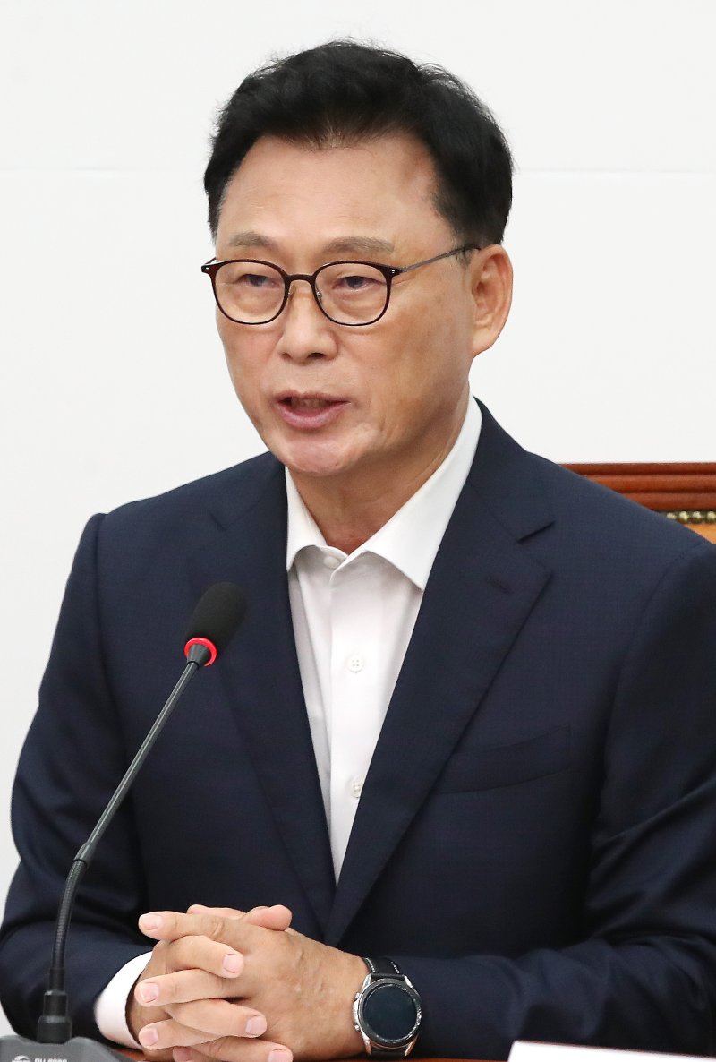 박광온 더불어민주당 원내대표가 2일 오전 국회에서 열린 최고위원회의에서 모두 발언을 하고 있다. 뉴스1