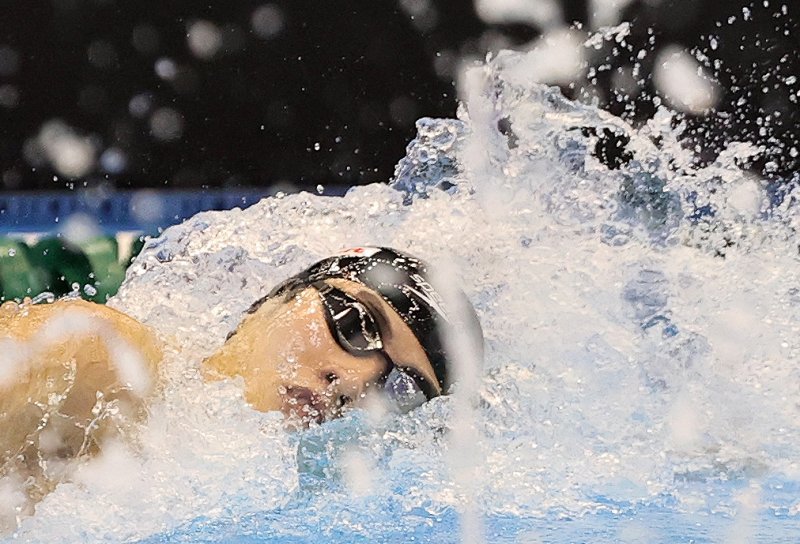 '대한민국 수영간판' 황선우가 24일 오후 일본 후쿠오카 마린 메세에서 열린 2023 세계수영선수권대회 남자부 자유형 200m 준결승에서 역영하고 있다. 2023.7.24/뉴스1 ⓒ News1 구윤성 기자