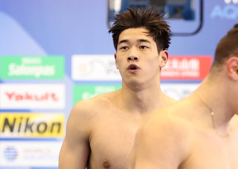 중국 국가대표 판잔러가 24일 오후 일본 후쿠오카 마린 메세에서 열린 2023 세계수영선수권대회 남자부 자유형 200m 준결승에서 경기를 마치고 풀장을 나서고 있다. 2023.7.24/뉴스1 ⓒ News1 구윤성 기자