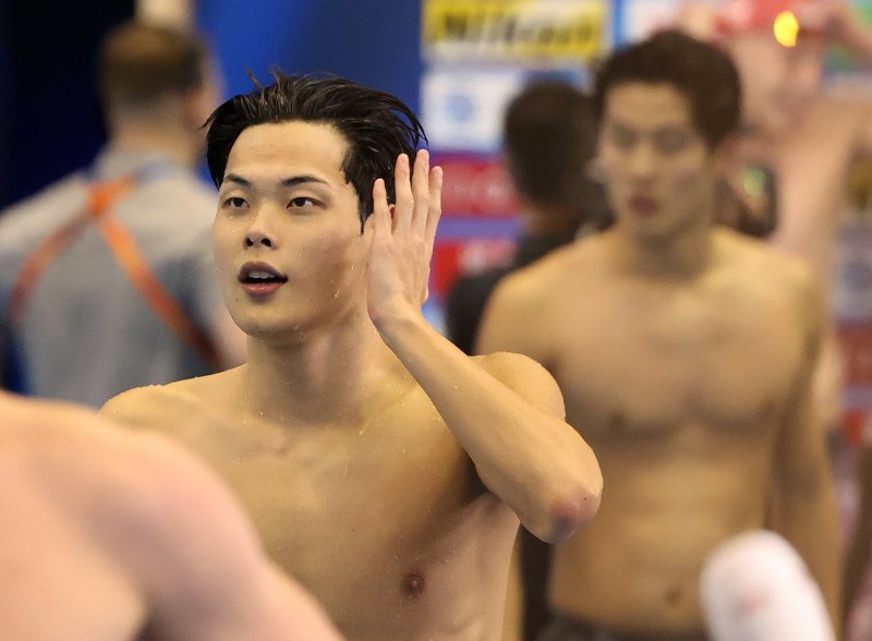 국가대표 이호준이 25일 오후 일본 후쿠오카 마린 메세 후쿠오카홀에서 열린 '2023 세계수영선수권대회' 남자부 자유형 200m 결선을 마친 뒤 경기장을 나서고 있다. 2023.7.25/뉴스1 ⓒ News1 구윤성 기자