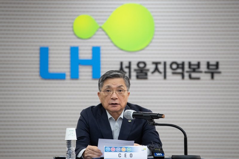 이한준 한국토지주택공사(LH) 사장이 2일 서울 강남구 LH 서울지역본부에서 열린 건설카르텔과 부실시공 근절을 위한 LH 책임관계자 긴급대책회의에서 모두 발언을 하고 있다. 2023.8.2/뉴스1 ⓒ News1 유승관 기자