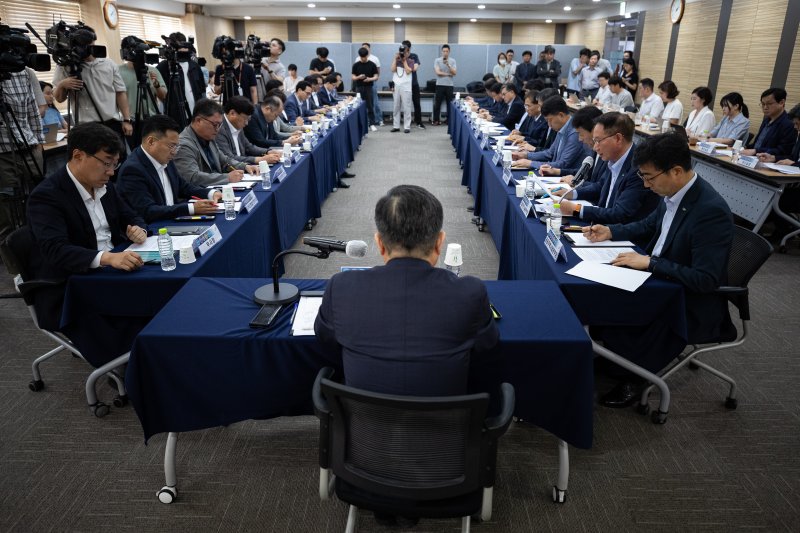 2일 서울 강남구 LH 서울지역본부에서 이한준 한국토지주택공사(LH) 사장 주재 건설카르텔과 부실시공 근절을 위한 LH 책임관계자 긴급대책회의가 열리고 있다. 2023.8.2/뉴스1 ⓒ News1 유승관 기자