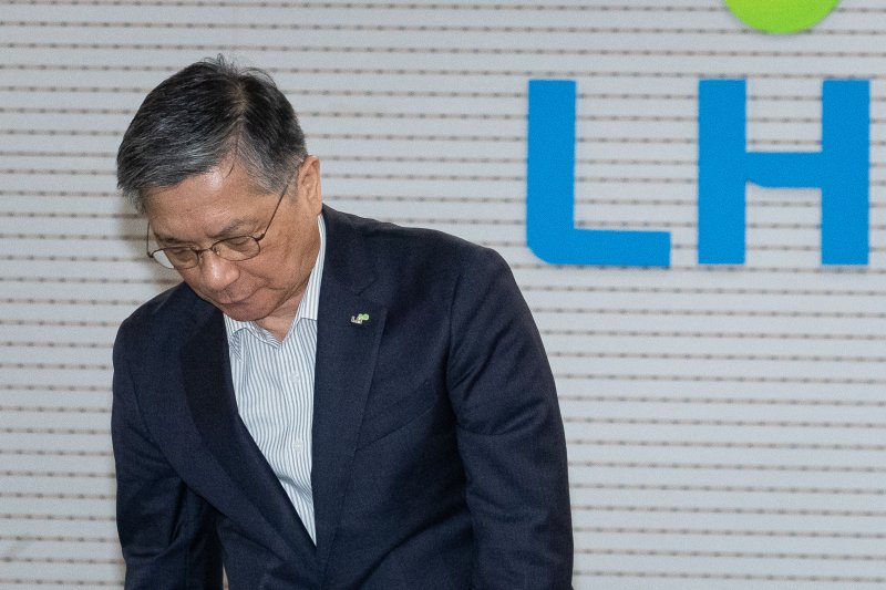 이한준 한국토지주택공사(LH) 사장이 2일 서울 강남구 LH 서울지역본부에서 열린 건설카르텔과 부실시공 근절을 위한 LH 책임관계자 긴급대책회의에 참석하고 있다. 2023.8.2/뉴스1 ⓒ News1 유승관 기자