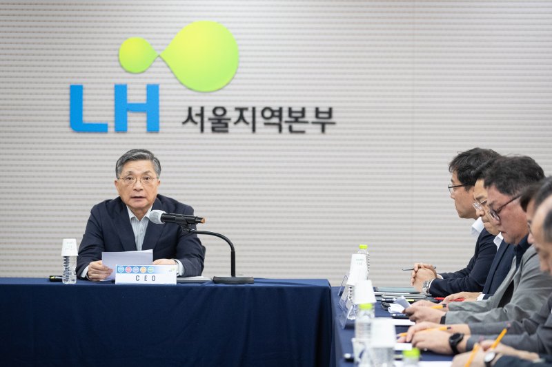 이한준 한국토지주택공사(LH) 사장이 2일 서울 강남구 LH 서울지역본부에서 열린 건설카르텔과 부실시공 근절을 위한 LH 책임관계자 긴급대책회의에서 모두 발언을 하고 있다. 2023.8.2/뉴스1 ⓒ News1 유승관 기자