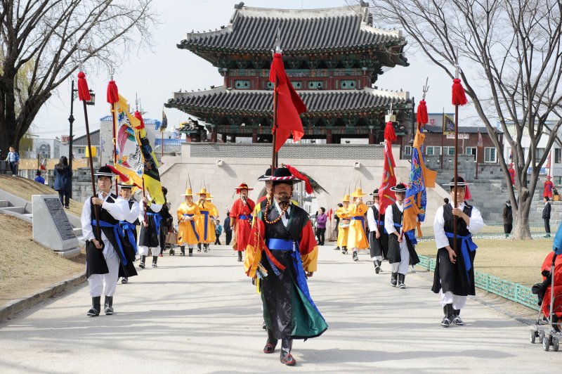 진주성 수성중군영 교대의식(진주시 제공).