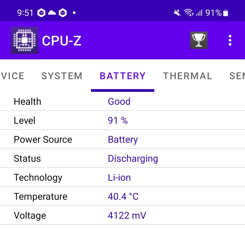 갤럭시Z플립5가 갑자기 뜨거워졌다 싶어 CPU-Z 앱을 통해 온도를 측정해보니 40.4도로 나왔다.