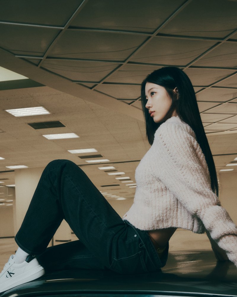 [서울=뉴시스] 그룹 르세라핌(LE SSERAFIM) 카즈하. (사진=캘빈클라인 제공) 2023.08.04. photo@newsis.com *재판매 및 DB 금지