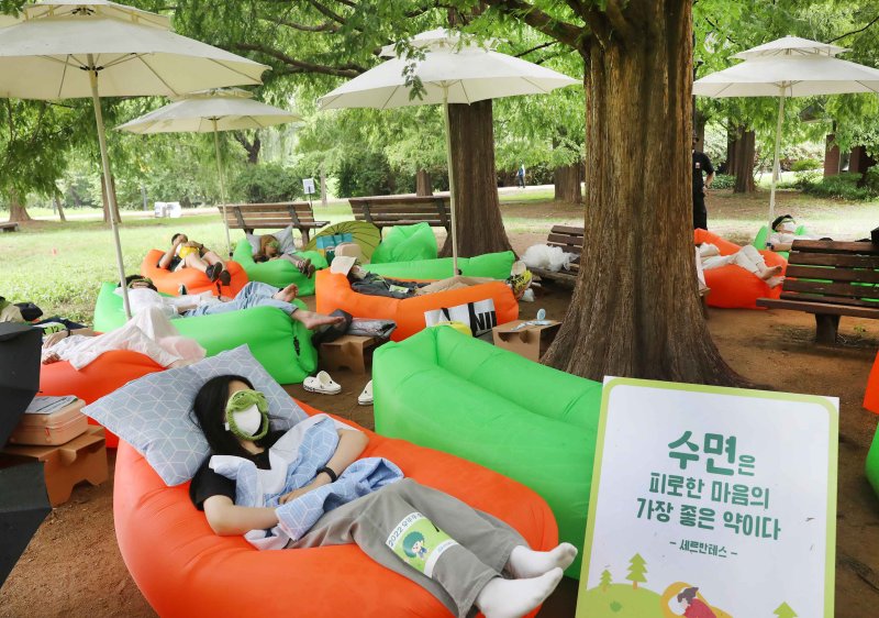 [서울=뉴시스] 조성우 기자 = 지난 7월16일 서울 송파구 올림픽공원에서 2022 우리강산 푸르게 푸르게 숲속 꿀잠대회가 열리고 있다. (사진=유한킴벌리 제공) 2022.07.17. photo@newsis.com *재판매 및 DB 금지
