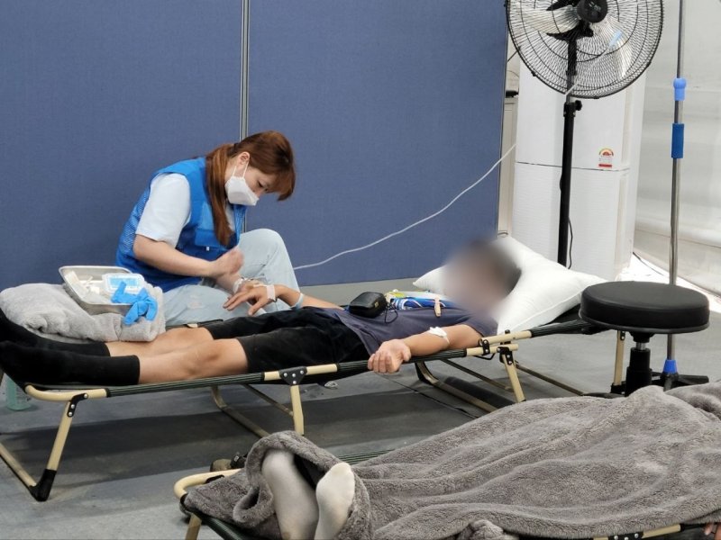 삼성은 제25회 세계스카우트잼버리에 삼성서울병원 의료지원단을 파견했다. 의료진이 현장에서 진료를 하고 있다