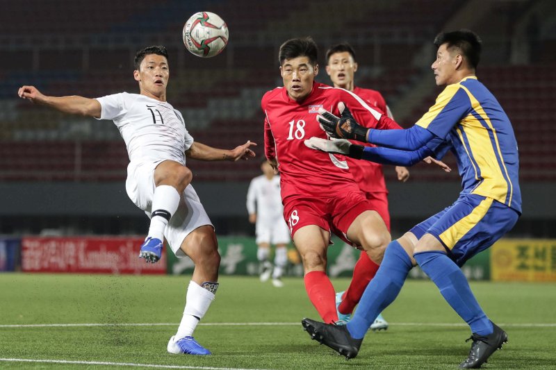 지난 2019년 북한 평양 김일성경기장에서 열린 2022년 카타르월드컵 아시아지역 2차 예선 한국과 북한 간의 경기가 펼쳐지고 있는 모습. 사진=대한축구협회 제공