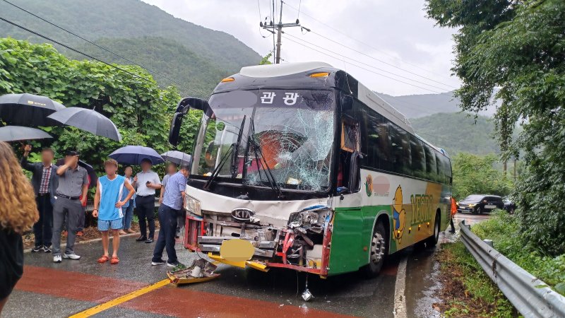 순천서 잼버리 대원 38명 탄 버스 교통사고..3명 경상