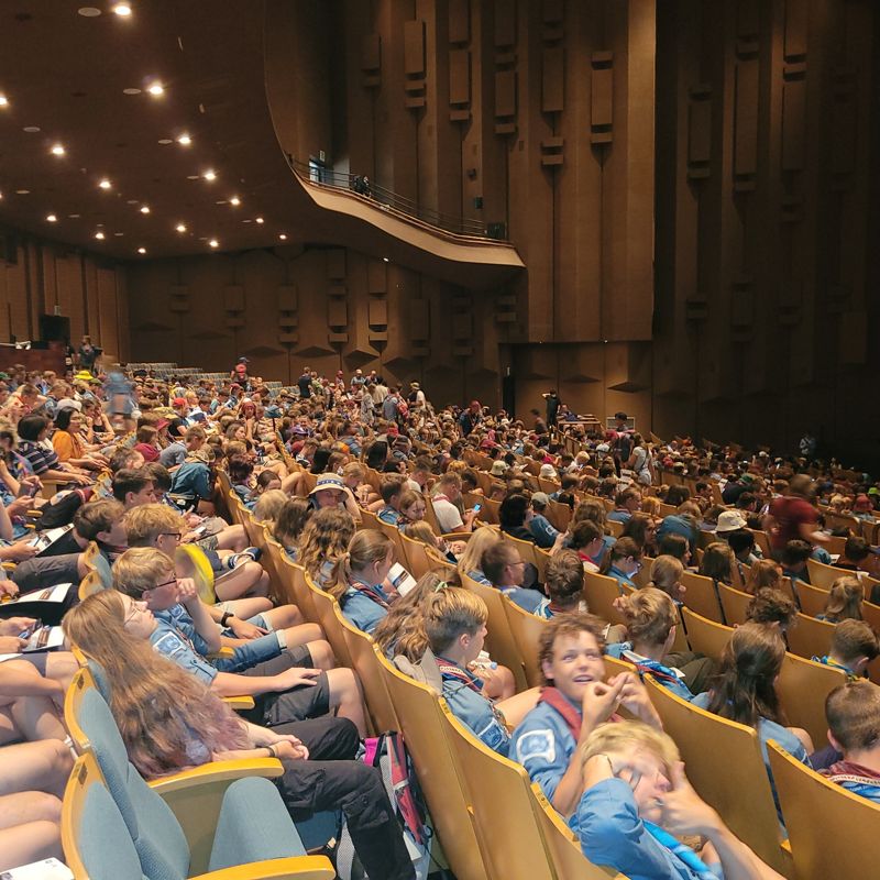 경기아트센터 공연장을 가득 채운 스카우트 대원들. 사진 장충식 기자