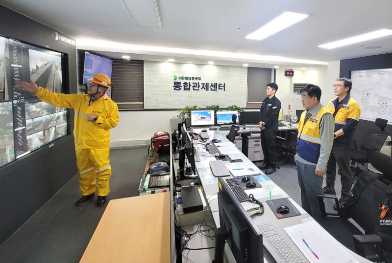 [태풍 카눈] HD현대 권오갑 회장, 울산서 태풍 현장 진두지휘