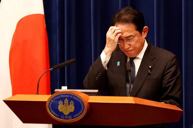 6월 13일 일본 도쿄 총리실에서 기시다 후미오 일본 총리가 언론의 질문에 귀를 기울이고 있다. 2023.06.13/ ⓒ 로이터=뉴스1 ⓒ News1 윤주영 기자 /사진=뉴스1
