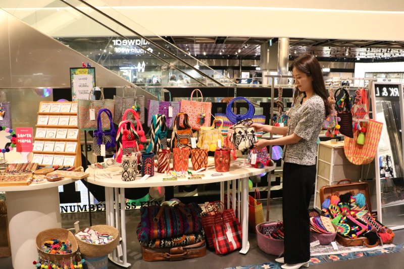 [대구=뉴시스] 대구 신세계백화점은 여름을 겨냥해 '산토' 팝업스토어를 진행한다. (사진 = 대구 신세계백화점 제공) 2023.08.11. photo@newsis.com *재판매 및 DB 금지