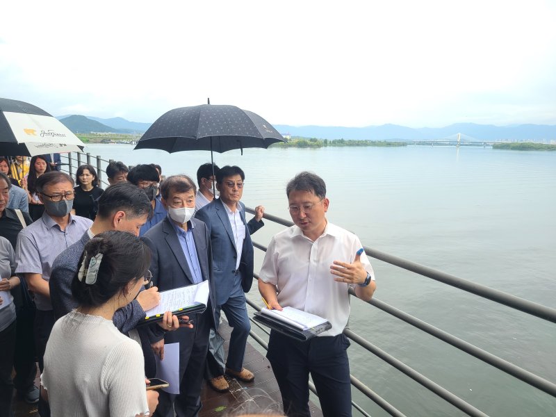 11일 오후 춘천지법 형사1단독(송종선 부장판사)은 6명의 사상자를 낸 '춘천 의암호 참사' 사건 관련한 현장 검증을 실시했다. 2023.8.11/뉴스1 이종재 기자