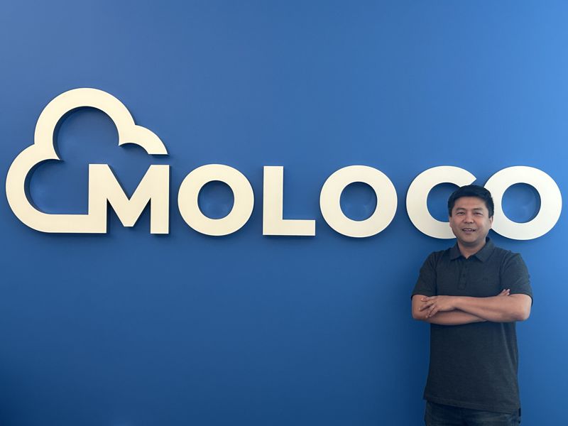 익진 몰로코 대표가 미국 캘리포니아주 실리콘밸리 레드우드시티의 몰로코 본사에서 활짝 웃고 있다. 사진=홍창기 특파원