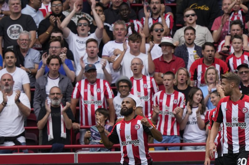 [런던=AP/뉴시스]브렌트포드 음뵈모. 2023.08.13.