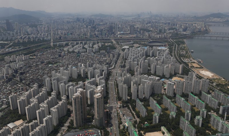 최근 서울 아파트 경매시장에서 규제 지역인 강남 3구(강남·서초·송파)와 용산구 소재 아파트가 강세를 보이고 있다. 사진은 강남 지역 아파트 단지 모습. 뉴시스 자료사진. /사진=뉴시스