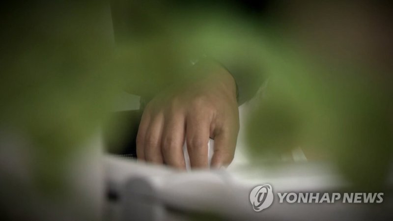 "입사하자마자 사장 아들이 몸 만져"..女직장인 '성희롱' 당하고도 해고