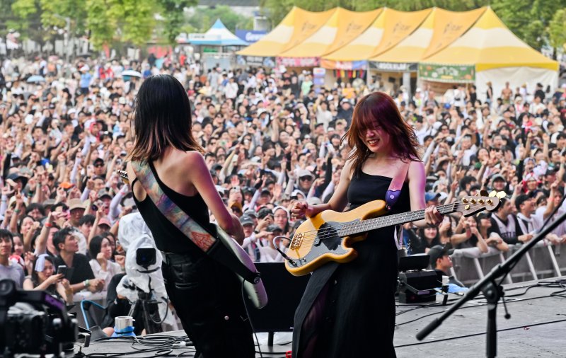 [서울=뉴시스] 히츠지분가쿠(羊文学). 2023.08.14. (사진 = 소니뮤직 제공) photo@newsis.com *재판매 및 DB 금지
