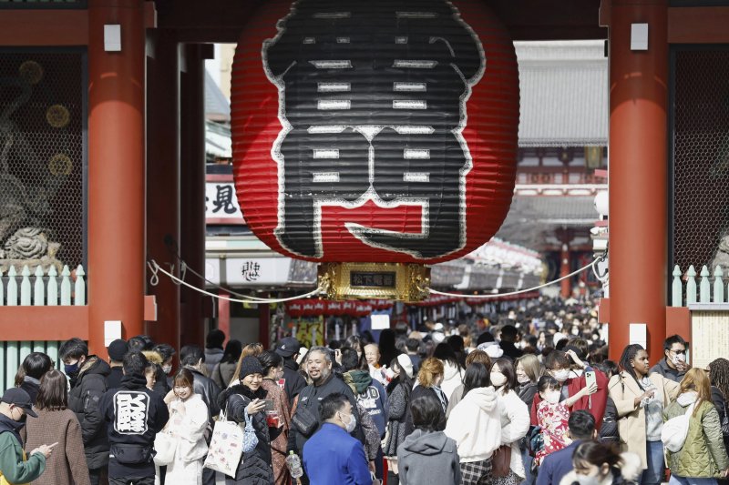 도쿄 관광지 아사쿠사가 관광객들로 붐비고 있는 모습. 사진은 기사의 특정 사실과 관련 없음. /사진=뉴시스
