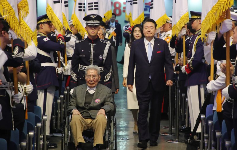 [속보]尹 "공산세력, 늘 민주운동가·인권운동가·진보주의자로 위장"