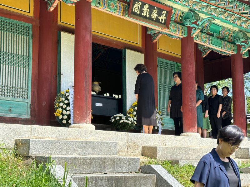 대한간호협회는 충청북도간호사회와 독립운동가 간호사 박자혜 애국지사 80주기 추모식을 충북 청주시 상당구 남성면 묘역에서 가졌다/(대한간호협회 제공)