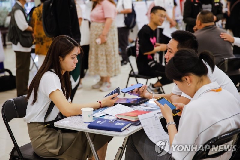 中 소비·생산·투자 부진…'최악 예상' 청년실업률은 비공개