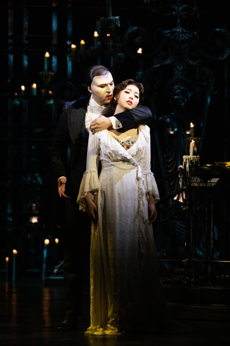 [서울=뉴시스]뮤지컬 '오페라의 유령' 공연 사진. 유령 역의 최재림. (사진=에스앤코 제공) 2023.08.18. photo@newsis.com *재판매 및 DB 금지