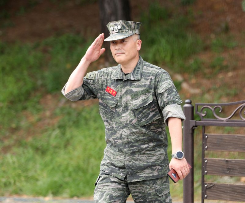 前 해병 수사단장 징계위 출석…