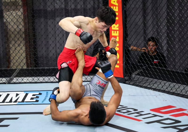 Kang Kyung-ho ''will use sticky grappling to win ''Road to UFC''