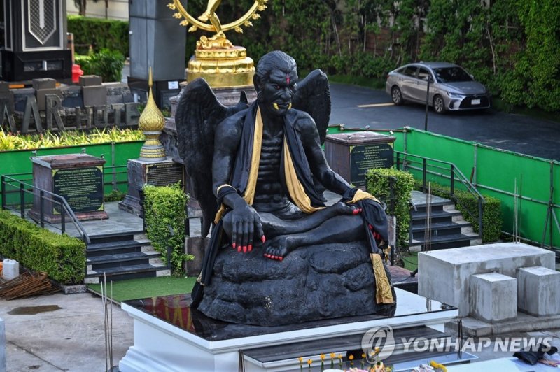"악마가 나타났다" 태국 방콕 도심에 섬뜩한 조각상