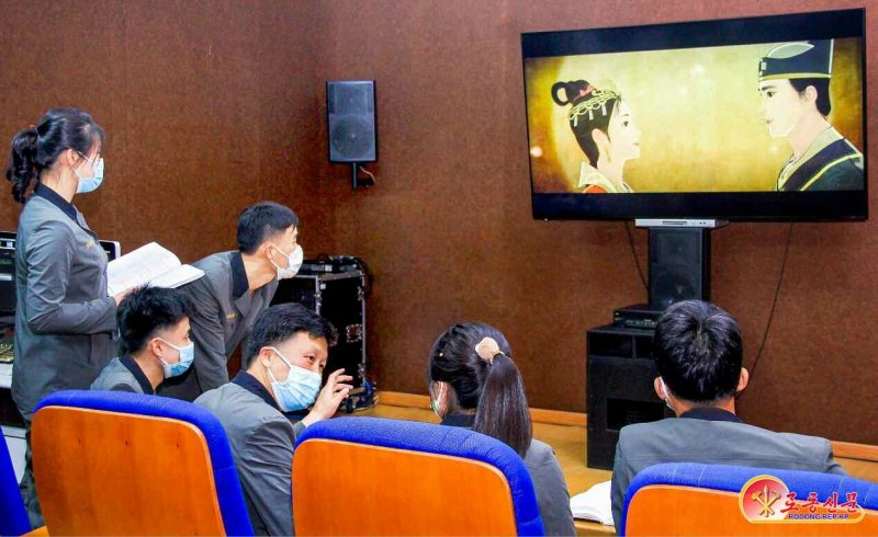 (평양 노동신문=뉴스1) = 조선４·26만화영화촬영소 일꾼들. [국내에서만 사용가능. 재배포 금지. DB 금지. For Use Only in the Republic of Korea. Redistribution Prohibited] rodongphoto@news1.kr