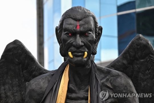 악마가 나타났다 태국 방콕 도심에 섬뜩한 조각상